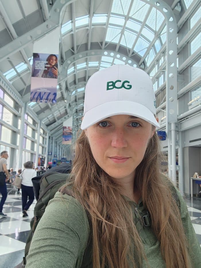 Hicks, Hoodlums, & Highrises author, Nicole Braun, in O'Hare Airport terminal